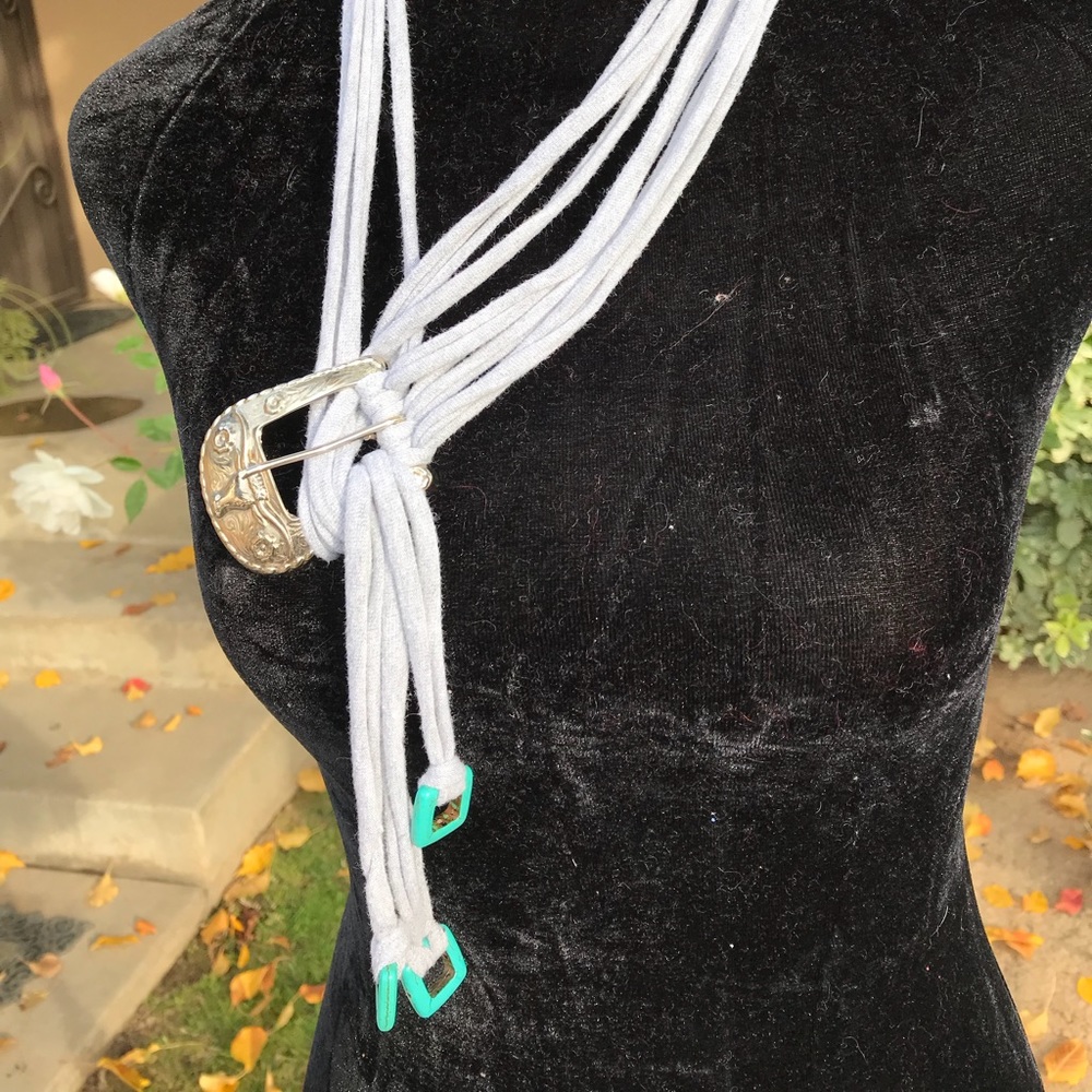 Multi strands textured handmade buckle scarf